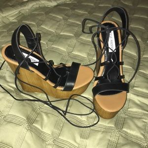Steve Madden wooden and black wedges